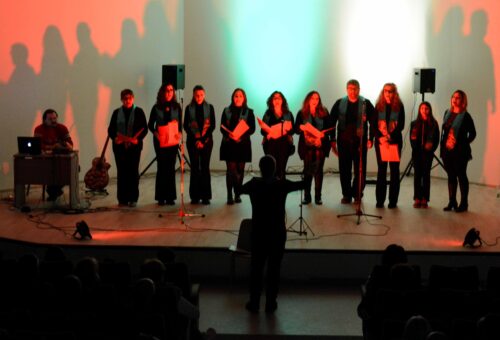 Gospel e cena solidale a Sant’Angelo dei Lombardi, integrazione vera e il saluto al 2025